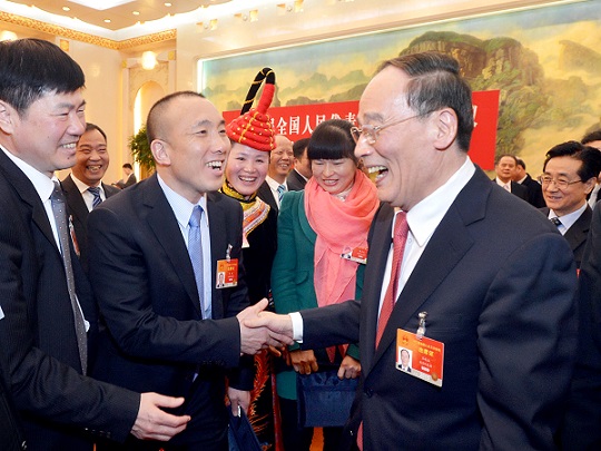 6全國(guó)兩會(huì)期間中央政治局委員、中央紀(jì)律檢查委員會(huì)書(shū)記王岐山與公司董事長(zhǎng)夏鵬親切握手-d9de334b-afa2-4c99-86dc-4debd75f4526.jpg